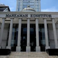 mk--jika-uu-kpk-mau-digugat-publik-silahkan-pantau