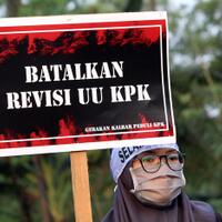 jokowi-didesak-terbitkan-perppu-koreksi-revisi-uu-kpk