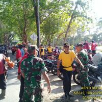 kapolsek-majalengka-kota-ikuti-giat-gerakan-bersih-bersih-di-taman-dirgantara