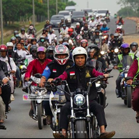 naik-moge-ustaz-abdul-somad-disuruh-ceramahi-rekannya-yang-tak-pakai-helm