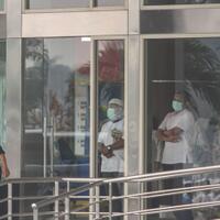 jarak-pandang-550-meter-batik-air-holding-di-langit-riau