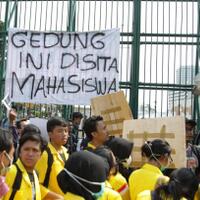 2000-mahasiswa-demonstrasi-di-gedung-dpr-tolak-rkhup