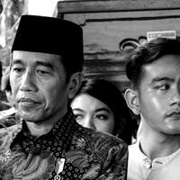 satpol-pp-solo-copoti-spanduk-bergambar-gibran