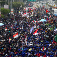 demo-mahasiswa-panas-polisi-tembakkan-gas-air-mata