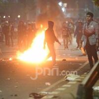 demo-mahasiswa-rusuh-di-mana-mana-ada-apa-ini-bos