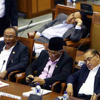 polisi-imbau-massa-pelajar-bubar-pegawai-dpr-ingin-pulang