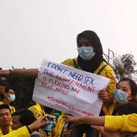 foto-5-poster-spanduk-lucu-saat-mahasiswa-demonstrasi-di-kota-malang