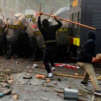 pola-penyusup-dalam-demo-mahasiswa-mirip-kerusuhan-22-mei