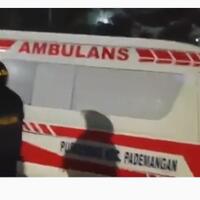 diklarifikasi-polisi-sebut-batu-di-ambulans-milik-demonstran-yang-berlindung