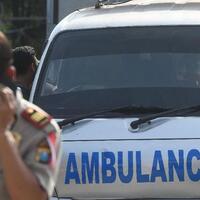 polisi-mengamankan-5-ambulans-pemprov-dki-yang-berisi-batu-dan-bensin