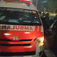 anies-soal-ambulans-di-lokasi-demo-kaca-pecah-petugasnya-terluka