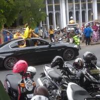 sultan-banget-mahasiswa-dari-kota-ini-demo-pakai-bmw