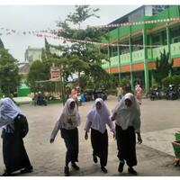 siswa-pariaman-kembali-sekolah-setelah-diliburkan-akibat-kabut-asap