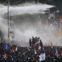 ramai-ramai-mengabaikan-anjuran-jokowi-untuk-tidak-demo-lagi