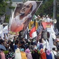 peserta-aksi-mujahid-212-bilang-indonesia-bakal-runtuh-jika-rizieq-tidak-pulang