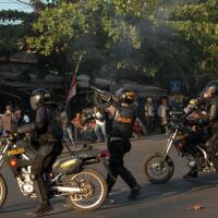 mobil-polisi-lindas-pendemo-kapolda-sulsel-kurang-cepat-menghindar