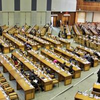 enaknya-jadi-anggota-dpr-dapat-gaji-hingga-uang-pensiun-seumur-hidup