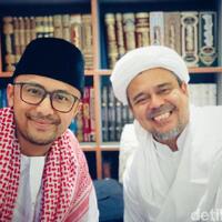 obati-rindu-hengky-kurniawan-bertemu-habib-rizieq-saat-umrah