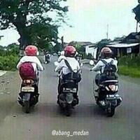 anjay-7-gaya-cewek-indonesia-ketika-bermotor-ini-bikin-ngakak-abis