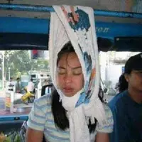 deretan-foto-ini-menunjukan-betapa-kreatifnya-cara-orang-menghindari-mabuk-perjalanan