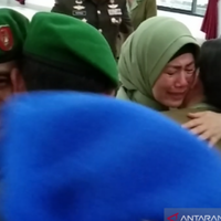 istri-eks-dandim-kendari-yang-nyinyir-soal-wiranto-menangis-saat-suami-sertijab