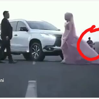video-prewedding-ini-viral-karena-ada-tukang-cendol-dawet-lewat-bukan-settingan-gan