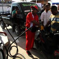 jokowi-lanjutkan-program-bbm-satu-harga-hingga-2024