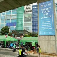 akhirnya-ojol-punya-tempat-ngetem-rapi-di-stasiun-mrt