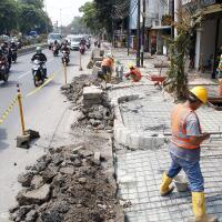 dinas-kumkmp-koordinasikan-pembangunan-trotoar-dan-penempatan-pkl