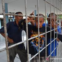 ternyata-benar--bocah-ini-gangguan-jiwa-kecanduan-game-hp