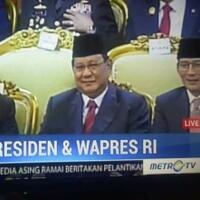 penjualan-poster-jokowi-dan-maruf-amin-lesu