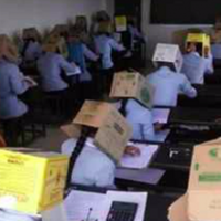 sekolah-ini-wajibkan-siswa-pakai-kardus-di-kepala