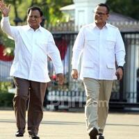 iwan-fals-komentari-busana-prabowo-subianto