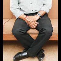 posisi-duduk-bersilang-menekuk-presiden-menyiratkan-multi-makna