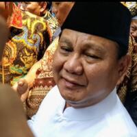 prabowo-diteriaki-presiden-usai-melaksanakan-sholat-jum-at