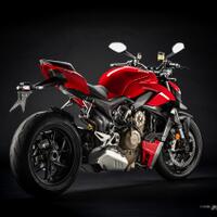 ducati-panas-mereka-kenalkan-naked-biker-bermesin-v4-205hp-lebih-dari-z-h2