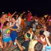 full-moon-party-pesta-di-pinggir-pantai-haad-rin-yang-menjadi-primadona-dunia