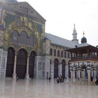 viral-video-pengunjung-masuk-masjid-pakai-sepatu-tuai-kecaman-dari-netizen