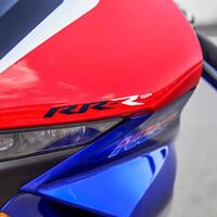 honda-cbr1000-triple-r-motor-motogp-rc213v-versi-road-legal-dengan-mesin-inline-4