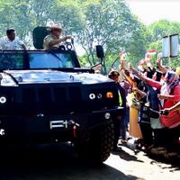kunjungi-pindad-menhan-prabowo-pegang-senjata-jajal-rantis-komodo