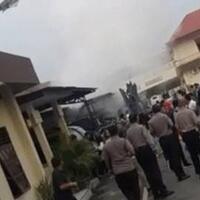 video-ledakan-diduga-bom-bunuh-diri-terjadi-di-polrestabes-medan