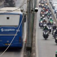 tayangkan-iklan-vulgar-59-bus-transjakarta-dari-zhongtong-dikandangkan