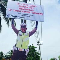serba-serbi-spanduk-himbauan-polisi-lalu-lintas-dari-yang-bucin-hingga-bikin-ngakak