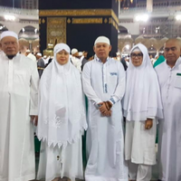 la-nyalla-mattalitti-dan-puan-maharani-bersilahturahmi-di-tanah-suci
