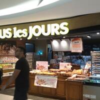 tous-lesjours-larang-buat-kue-dengan-ucapan-natalimlek-untuk-dapat-sertifikasi-halal