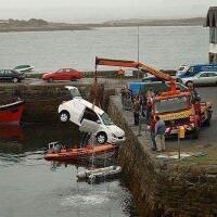 proses-evakuasi-paling-konyol-sedunia-semua-kenderaan-petugas-malah-ikut-nyebur