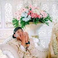 viral-foto-kocak-pengantin-pria-saat-resepsi-pernikahan-netizen-konyol-banget-sih