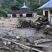 banjir-bandang-330-kk-di-solok-selatan-mengungsi