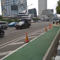 menghitung-jumlah-penggowes-di-jalur-sepeda-depan-sarinah