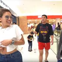 nikita-mirzani-nekat-buka-baju-di-mall-auto-ngiler